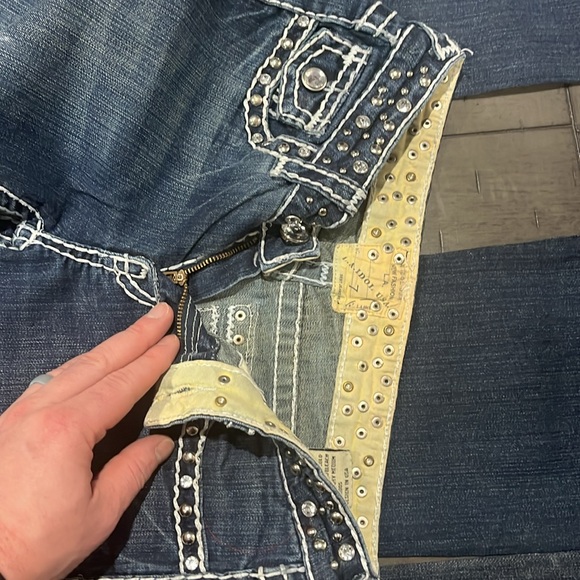 Women's Blue Jeans with Embellished Pockets - Picture 6 of 11